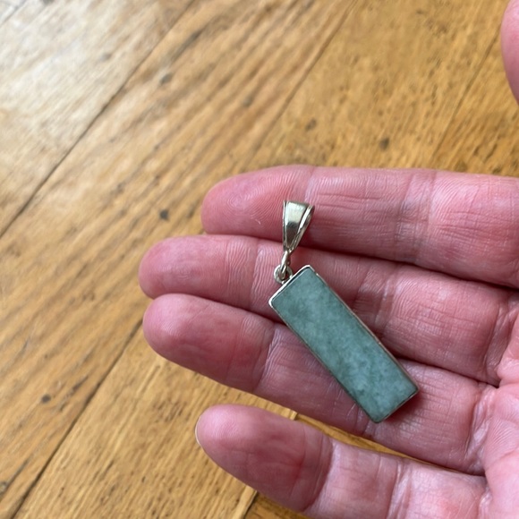 Gorgeous Vintage Pale Green Quartz and Sterling Pendant - Picture 6 of 13